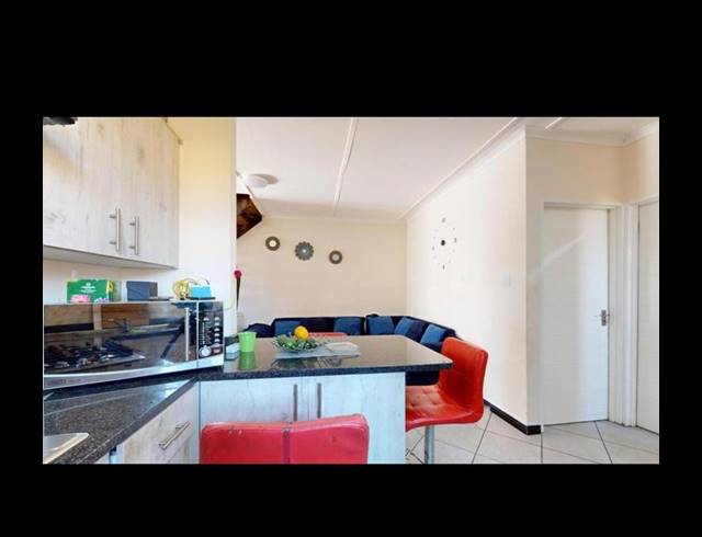 3 BEDROOM TOWNHOUSE FOR SALE IN NORTON HOME ESTATE